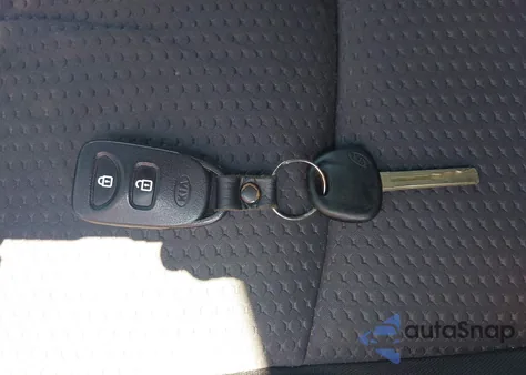 2011 Kia Sorento Lx V6 z USA, uszkodzony, nr VIN 5XYKTDA28BG129320